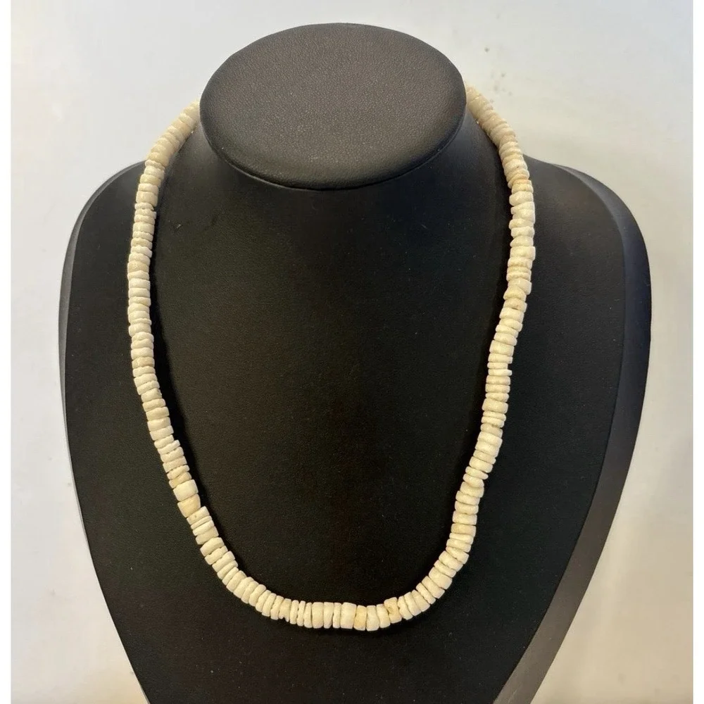 Vintage 1970s Hawaiian Surfer Genuine Puka Shell Necklace Choker 18